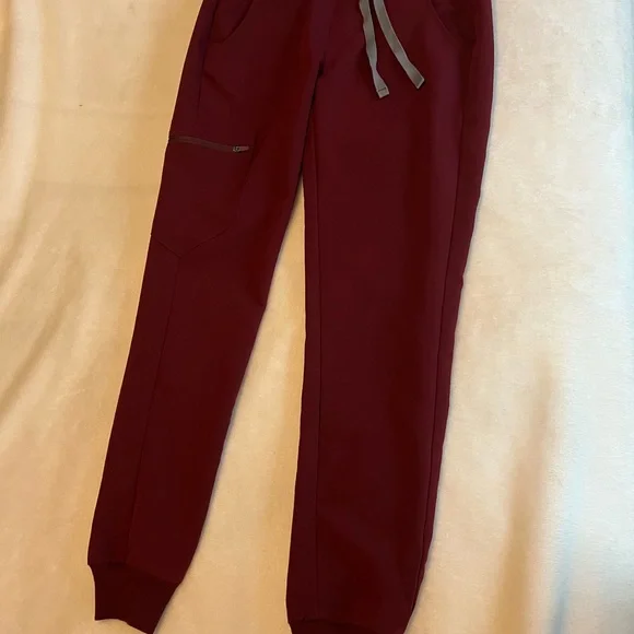 Figs Zamora scrubs jogger size xs burgundy - Picture 3 of 5